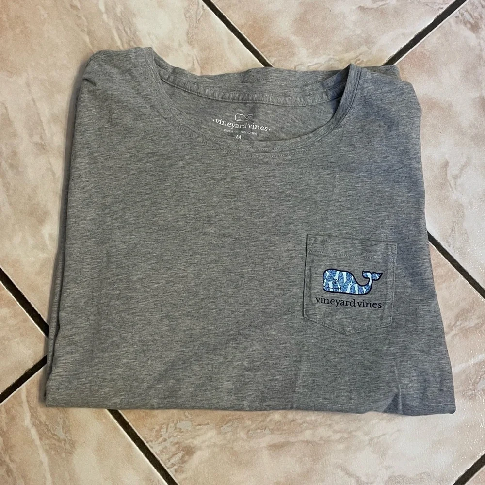 Vineyard Vines Tee Size: M - Picture 3 of 4
